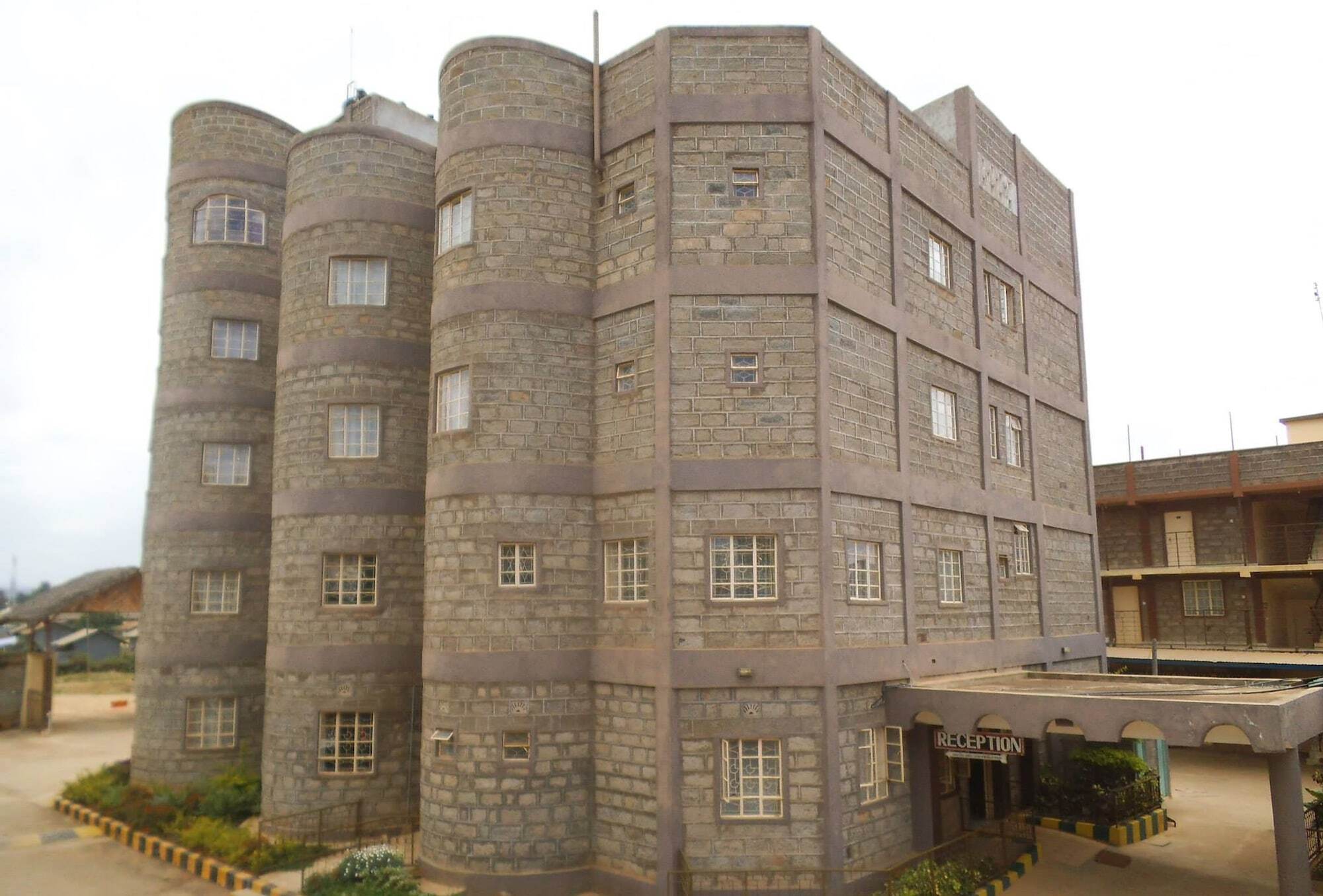 Nanyuki Simba Lodge Bagian luar foto